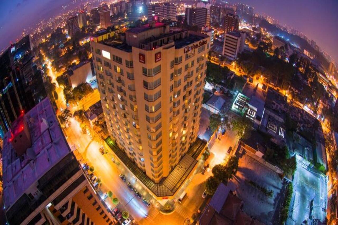 Clarion Suites Guatemala City Eksteriør bilde Aerial view of the hotel