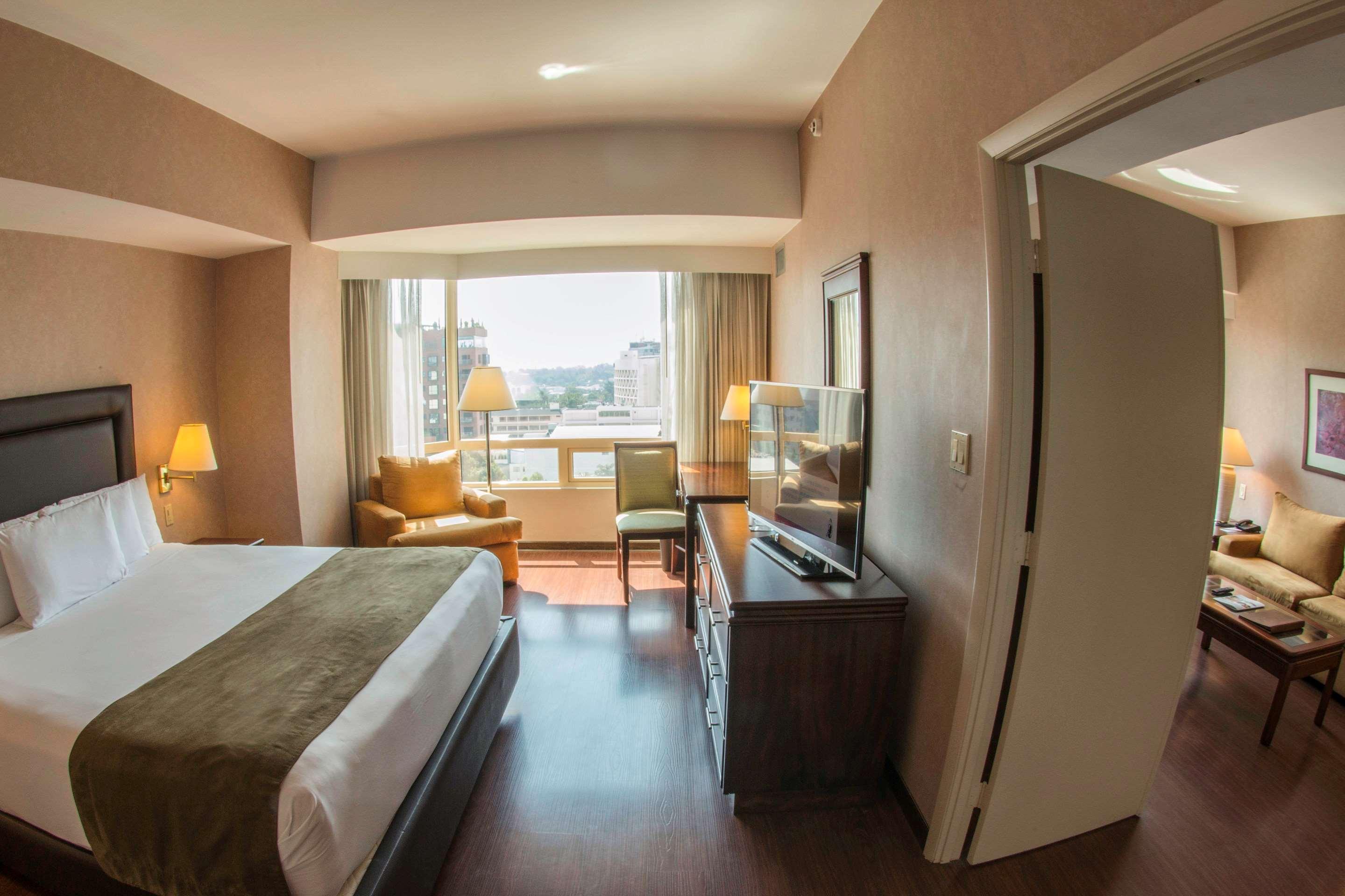 Clarion Suites Guatemala City Eksteriør bilde Suite