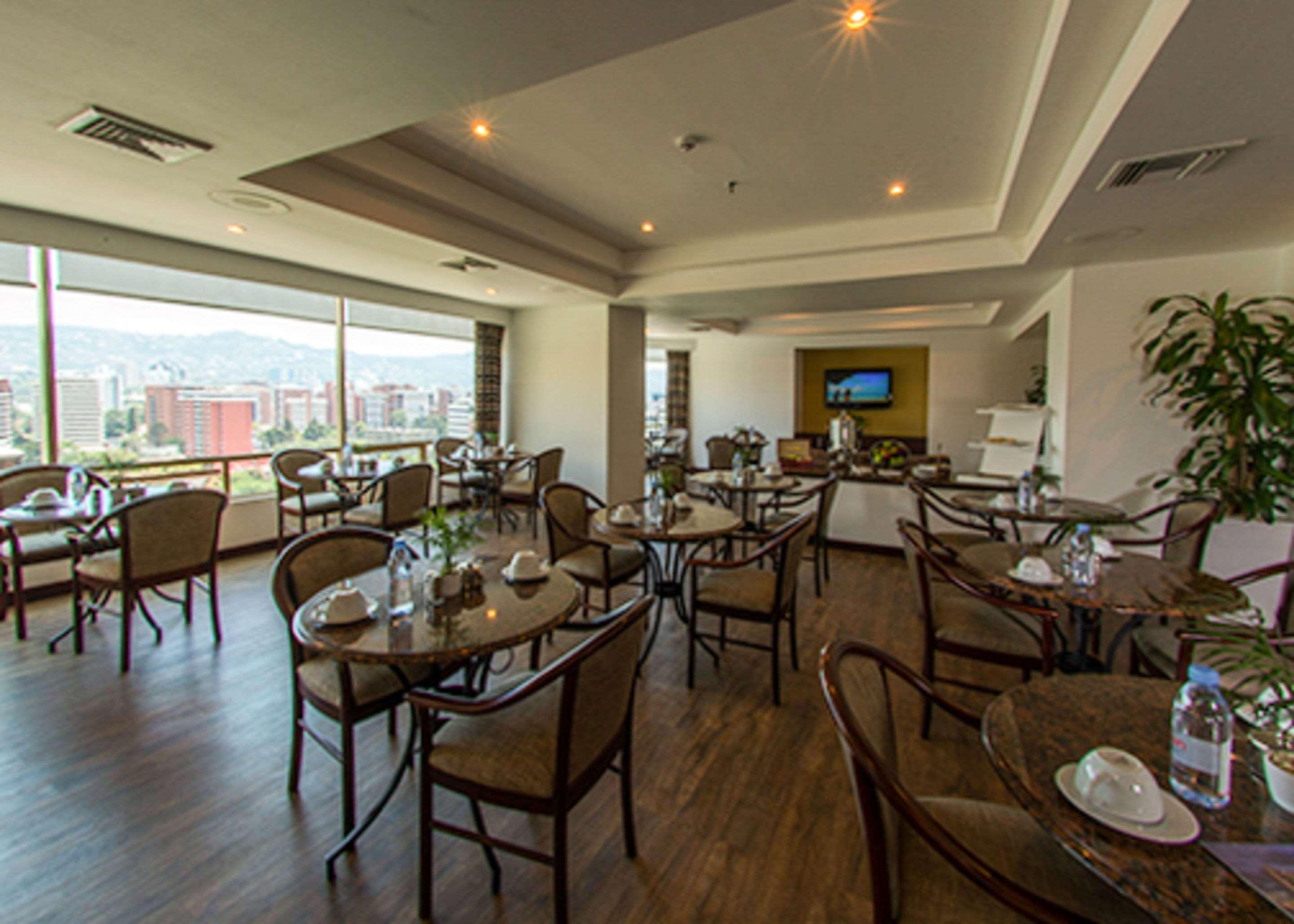 Clarion Suites Guatemala City Eksteriør bilde Restaurant