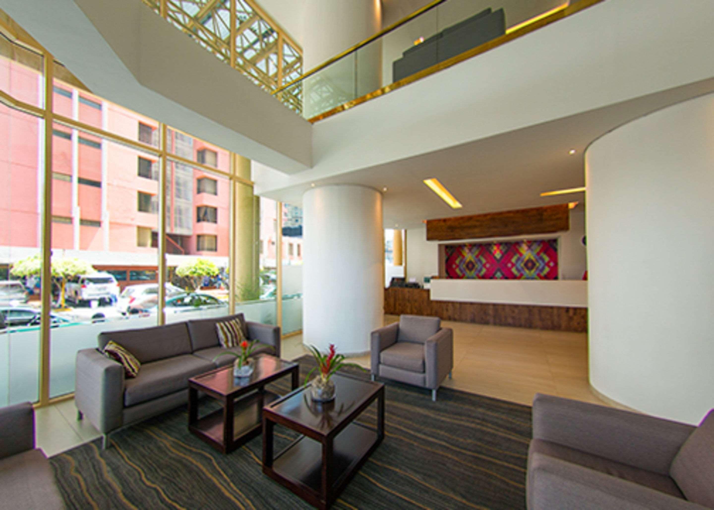 Clarion Suites Guatemala City Eksteriør bilde Lobby