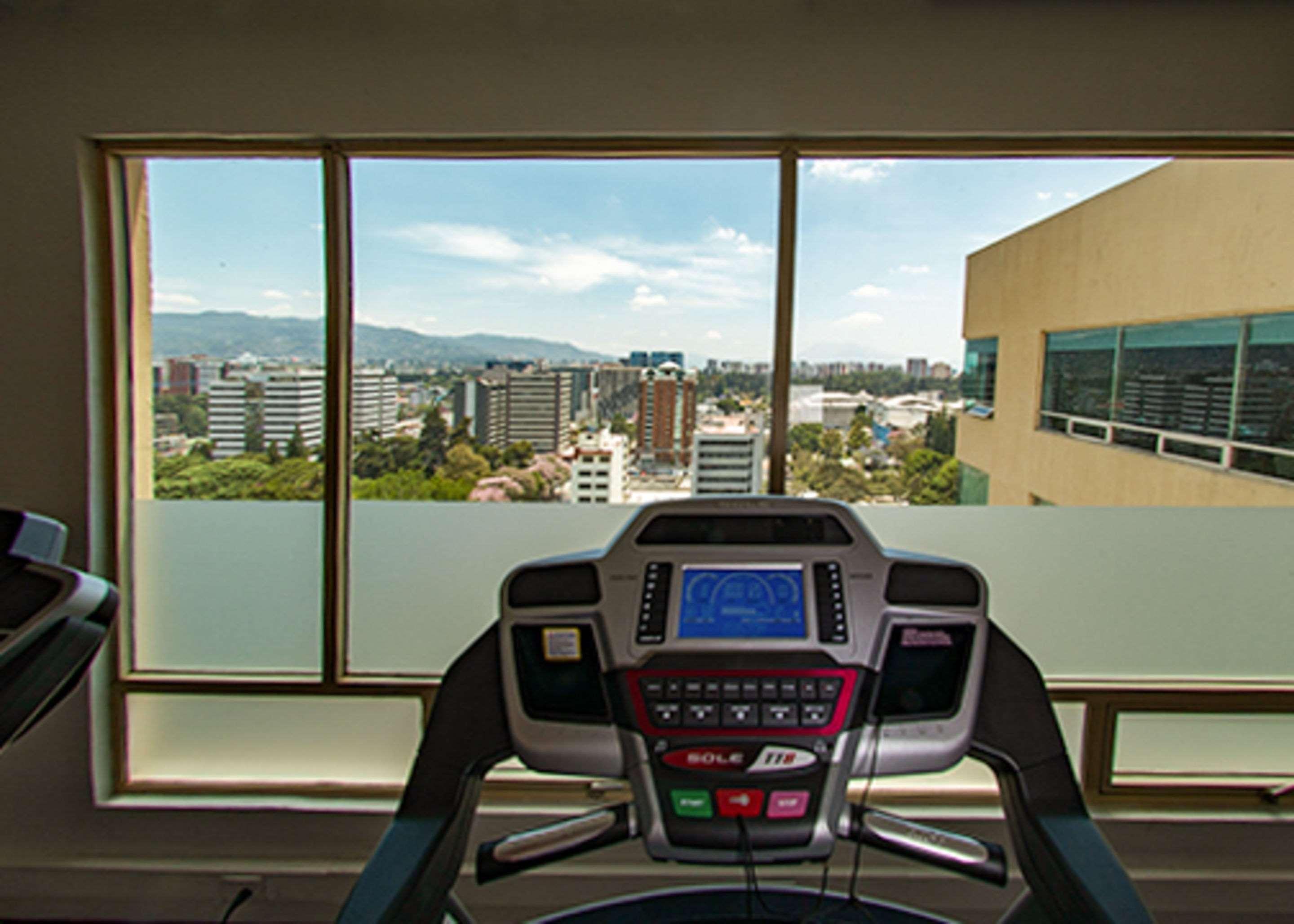 Clarion Suites Guatemala City Eksteriør bilde The gym at the hotel
