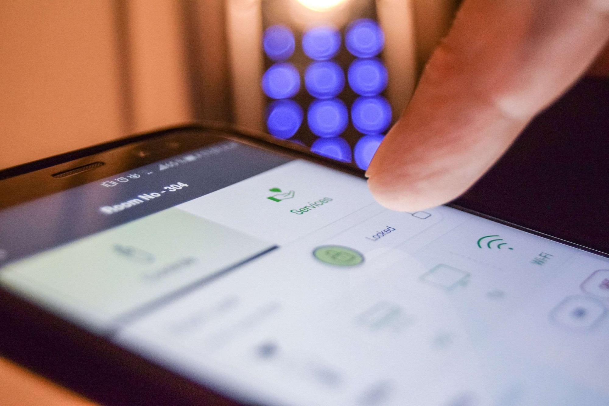 Clarion Suites Guatemala City Eksteriør bilde A smartphone with a touchscreen