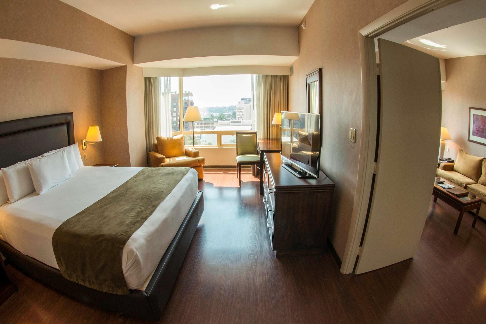 Clarion Suites Guatemala City Eksteriør bilde Suite