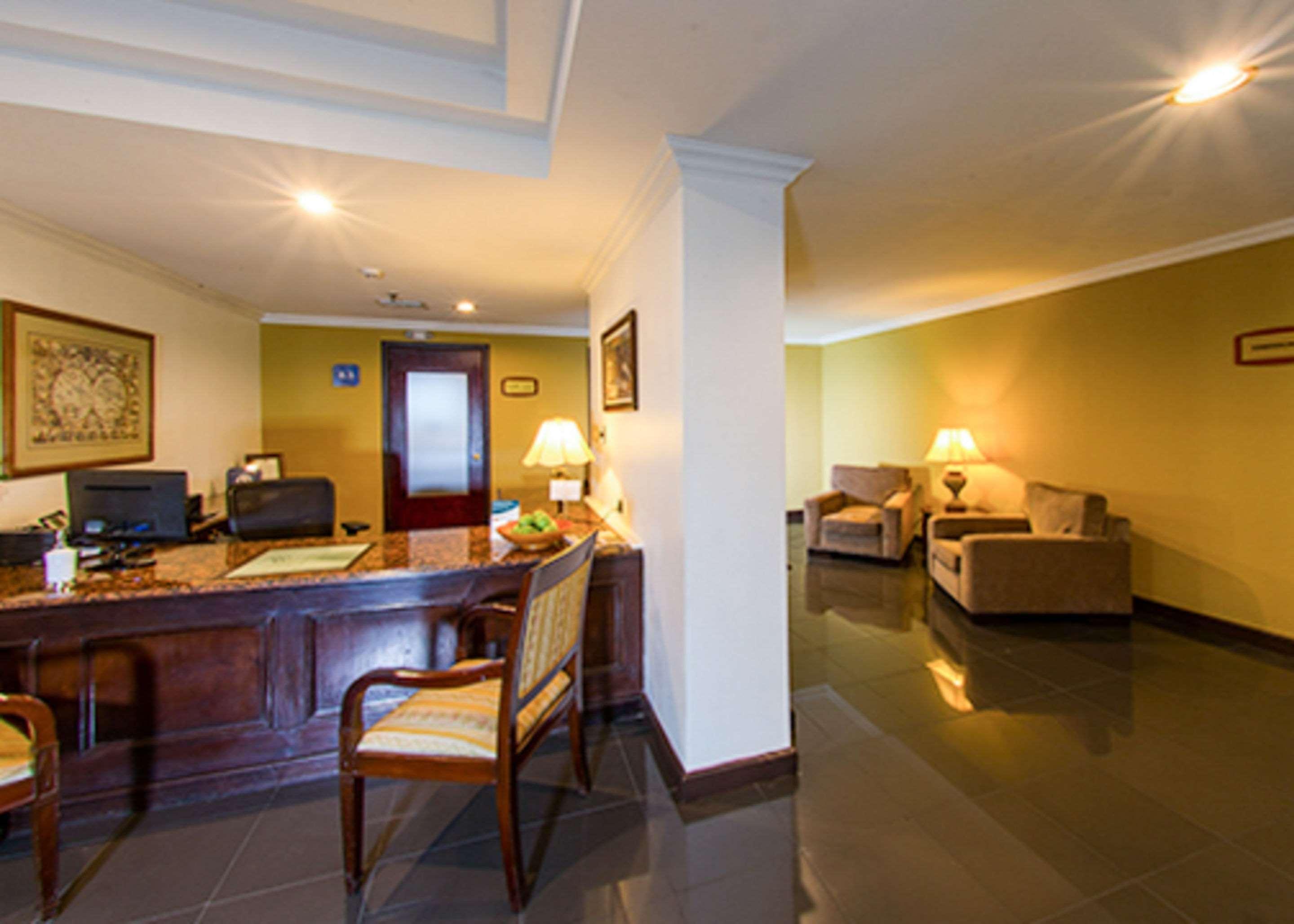 Clarion Suites Guatemala City Eksteriør bilde The lobby of the hotel