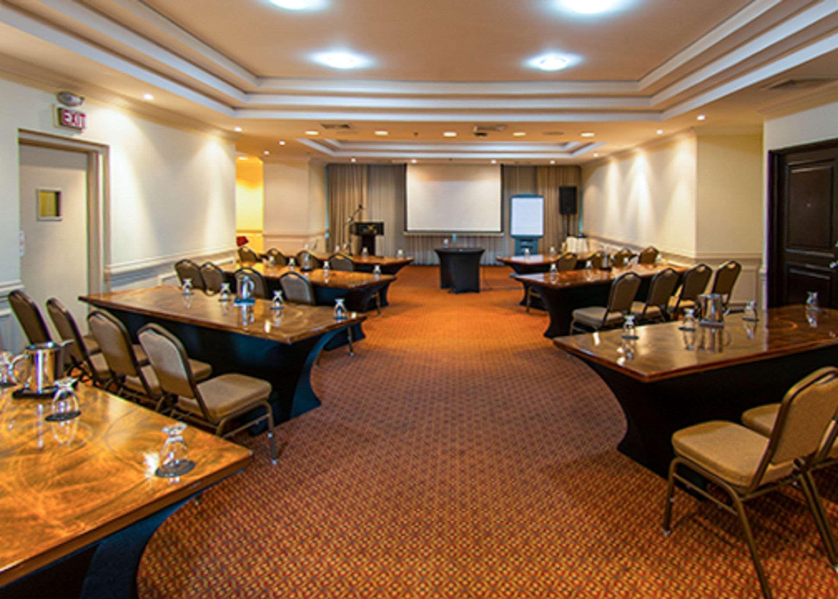 Clarion Suites Guatemala City Eksteriør bilde Meeting room