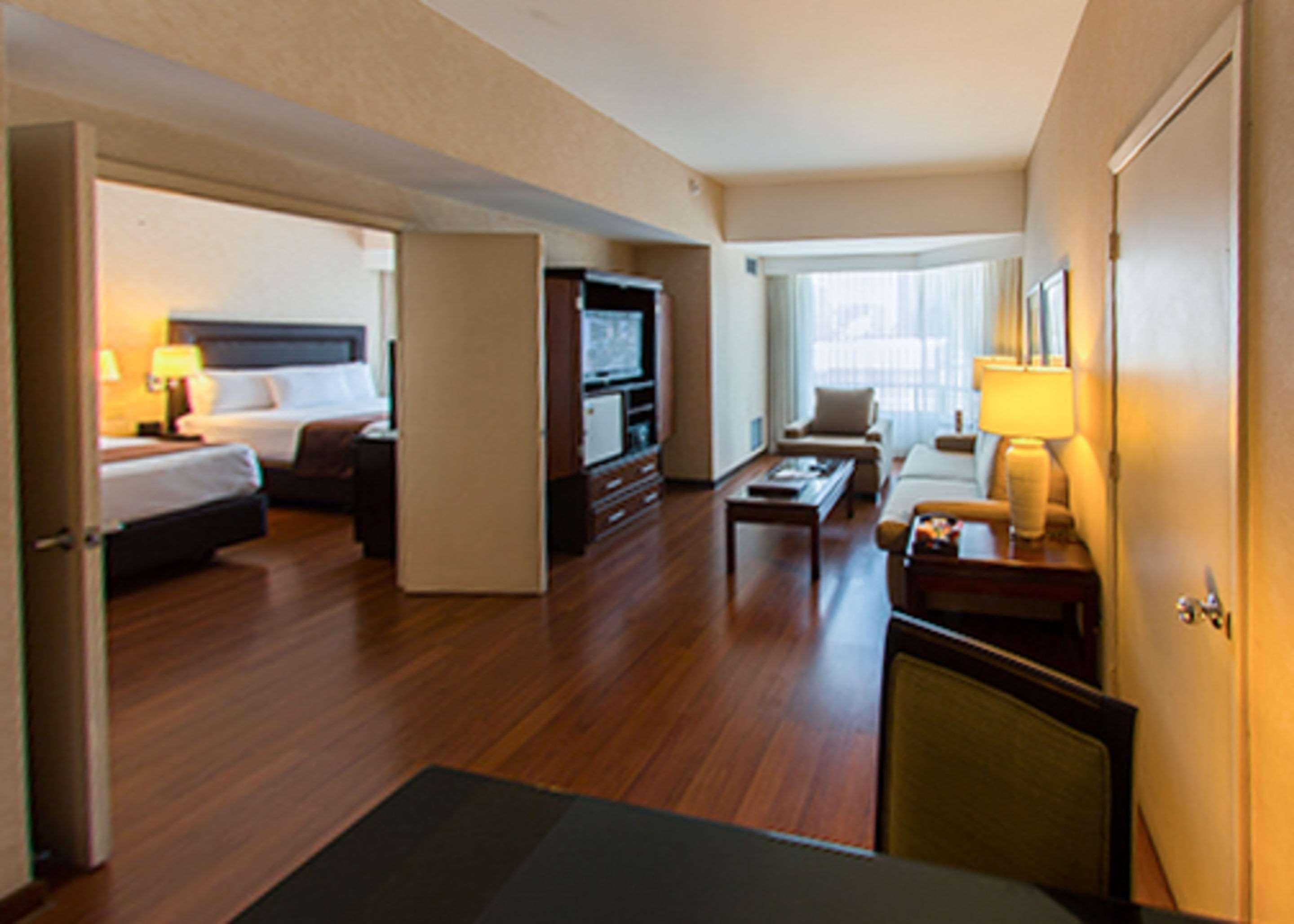 Clarion Suites Guatemala City Eksteriør bilde A typical suite at the Residence Inn