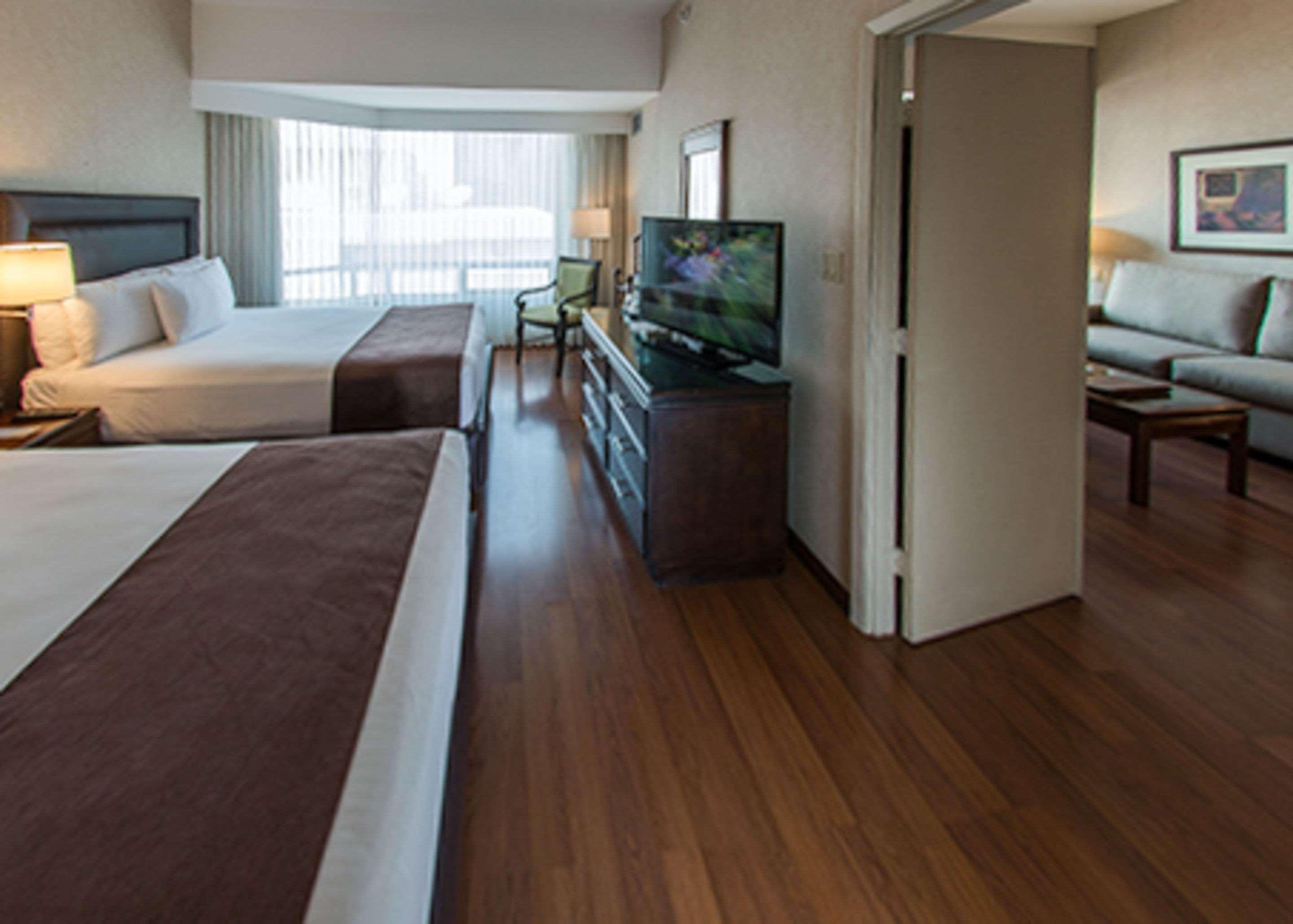 Clarion Suites Guatemala City Eksteriør bilde A typical hotel room