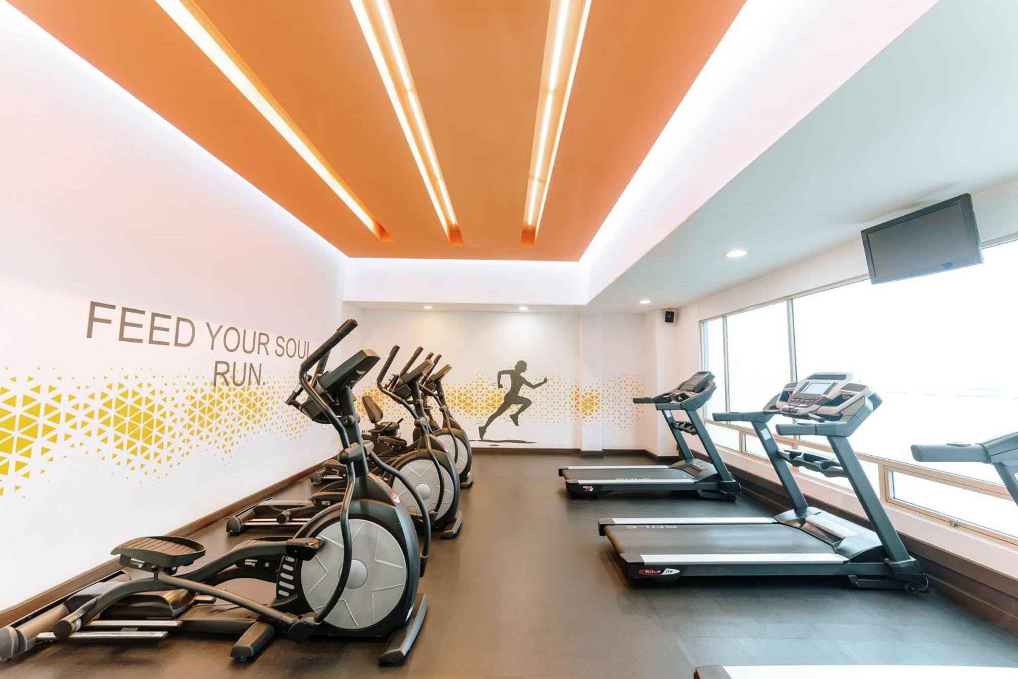 Clarion Suites Guatemala City Eksteriør bilde The gym at the hotel