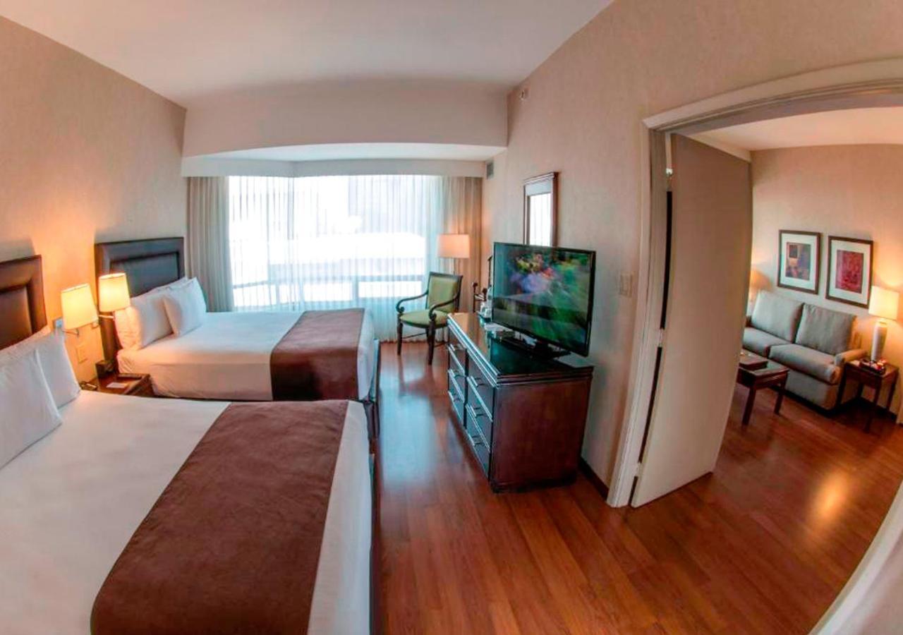 Clarion Suites Guatemala City Eksteriør bilde A typical hotel room