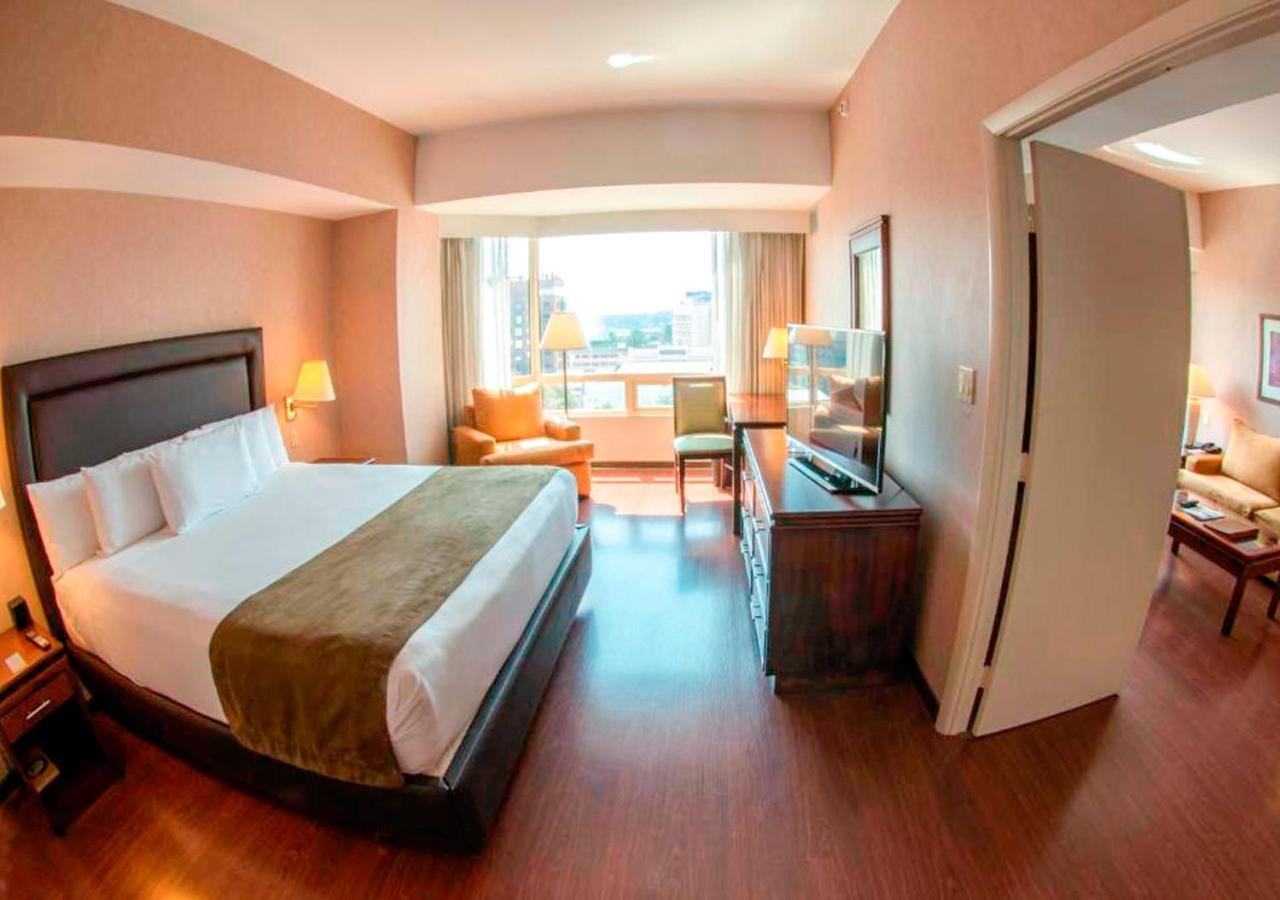 Clarion Suites Guatemala City Eksteriør bilde Suite