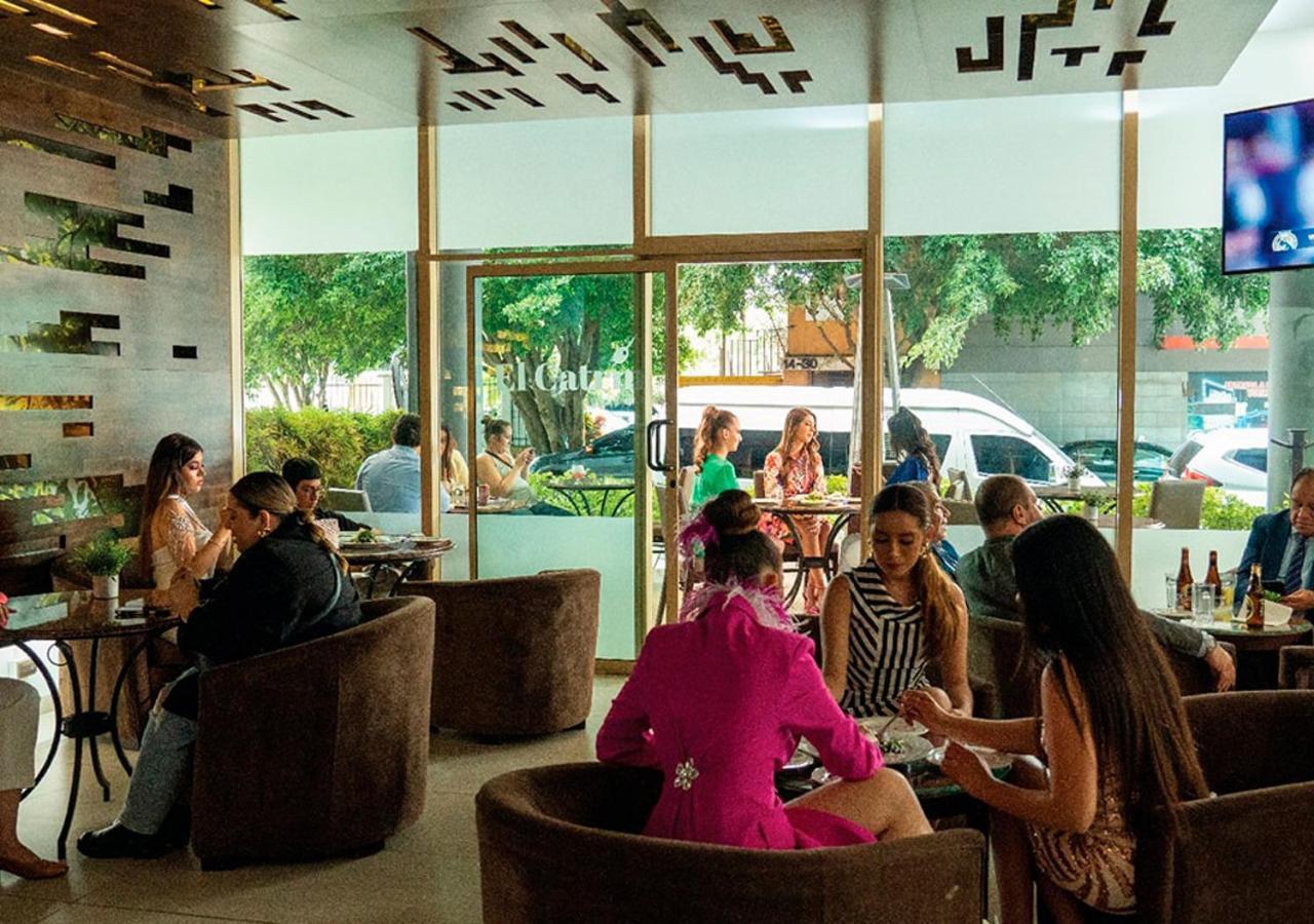 Clarion Suites Guatemala City Eksteriør bilde Interior of a café in Yerevan