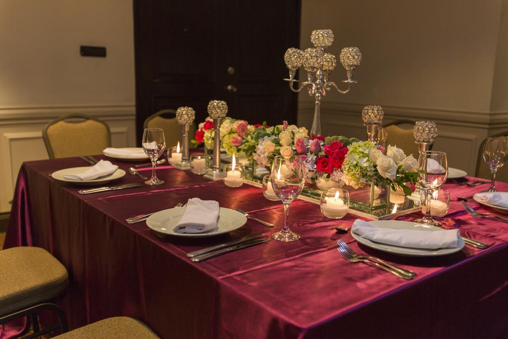 Clarion Suites Guatemala City Eksteriør bilde A table set for a formal dinner