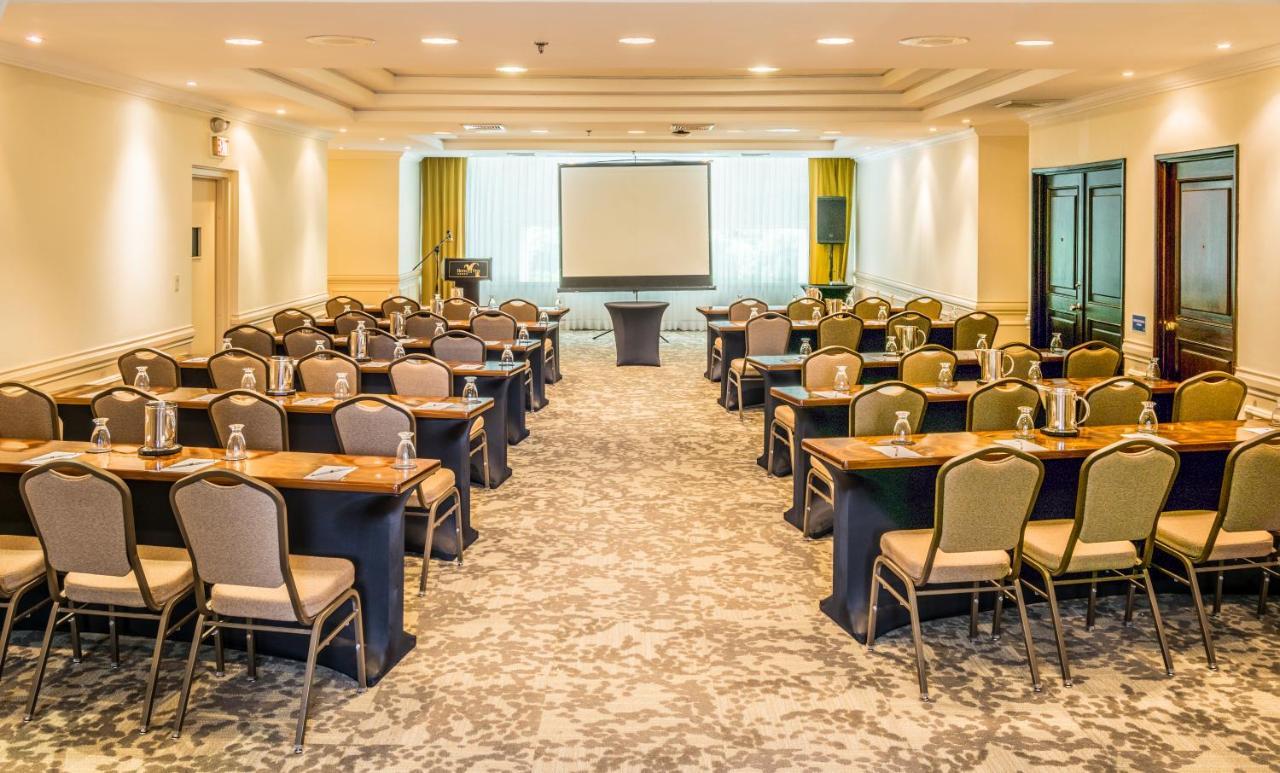 Clarion Suites Guatemala City Eksteriør bilde Meeting room